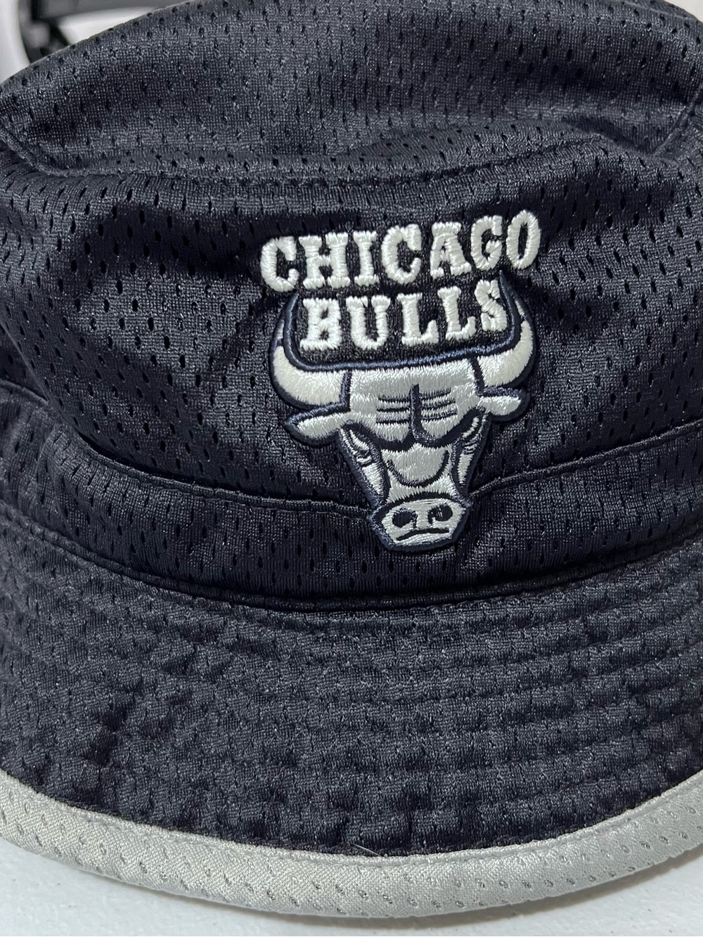 Chicago Bulls Black Mesh Bucket Hat with Embroidered Logo
